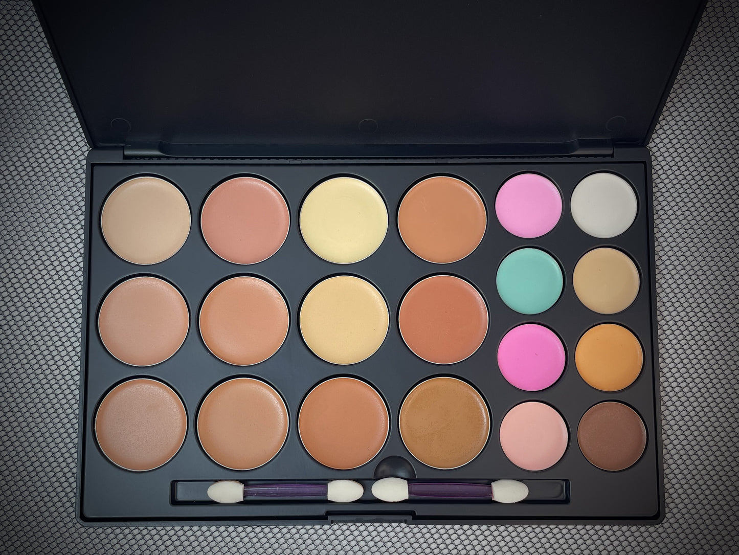 20-Shade Concealer/ Contour Palette