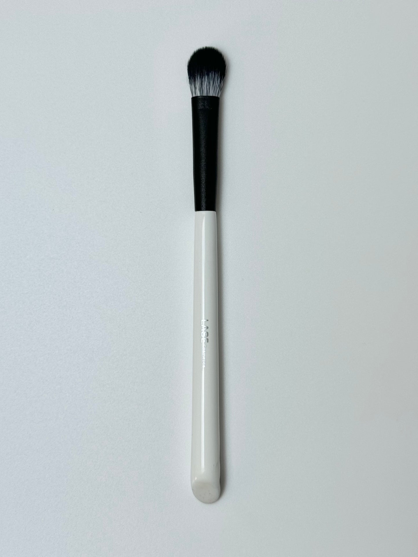 Medium Eyeshadow Brush - L8